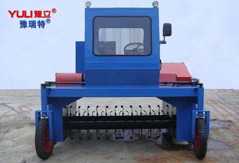 YULI-2型輪式翻堆機(jī)